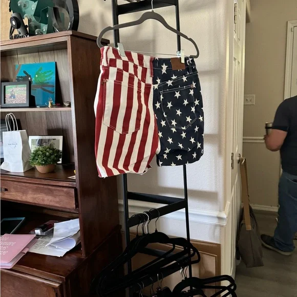 NWT Judy Blue Flag American Patriotic Shorts Rare - Picture 2 of 2